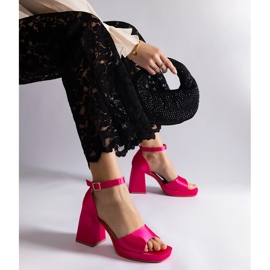 Sandali da donna in raso rosa con un tallone enorme 1