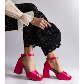 Sandali da donna in raso rosa con un tallone enorme 2