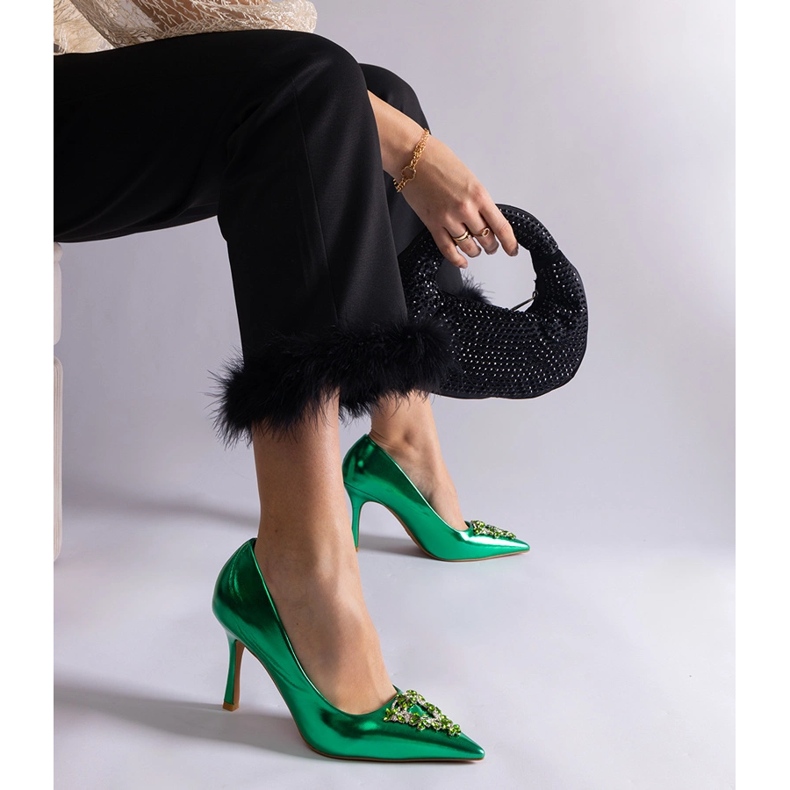 Stiletti in vernice verde decorati con zirconi 1