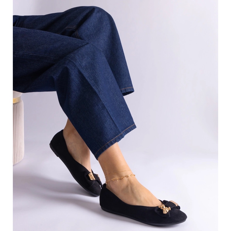 Ballerine nere decorate con fiocco e spilla nero 1