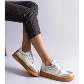 Sneaker d'argento fissate con velcro 2