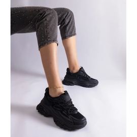 Sneaker sportive nere su una suola enorme nero 1