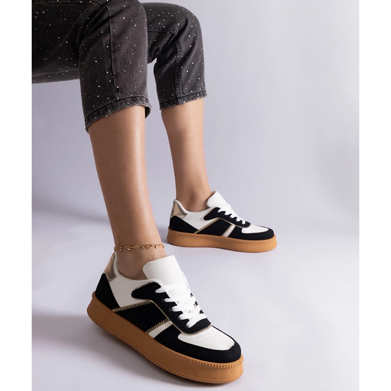 Sneaker nere allacciate sulla piattaforma nero 1