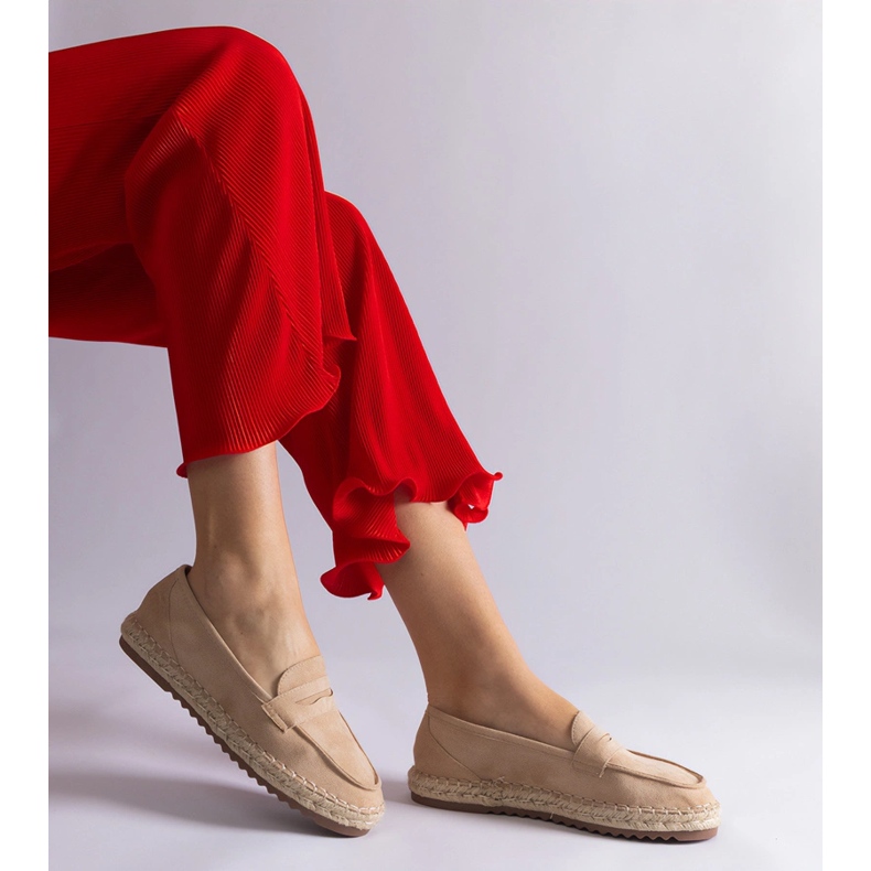 Beige ha fatto scivolare le espadrille sulla piattaforma 1