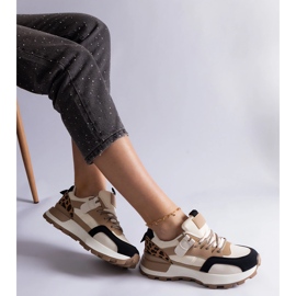 Sneaker beige decorate con un motivo animale 2