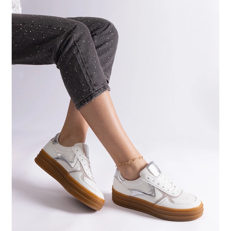 Sneakers bianche e argento con suola in gomma bianco 1