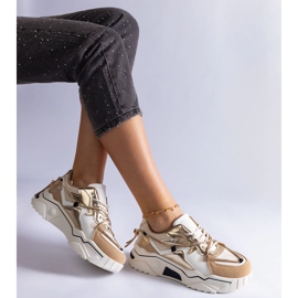 Sneakers beige decorate con un filo di zirconi 2