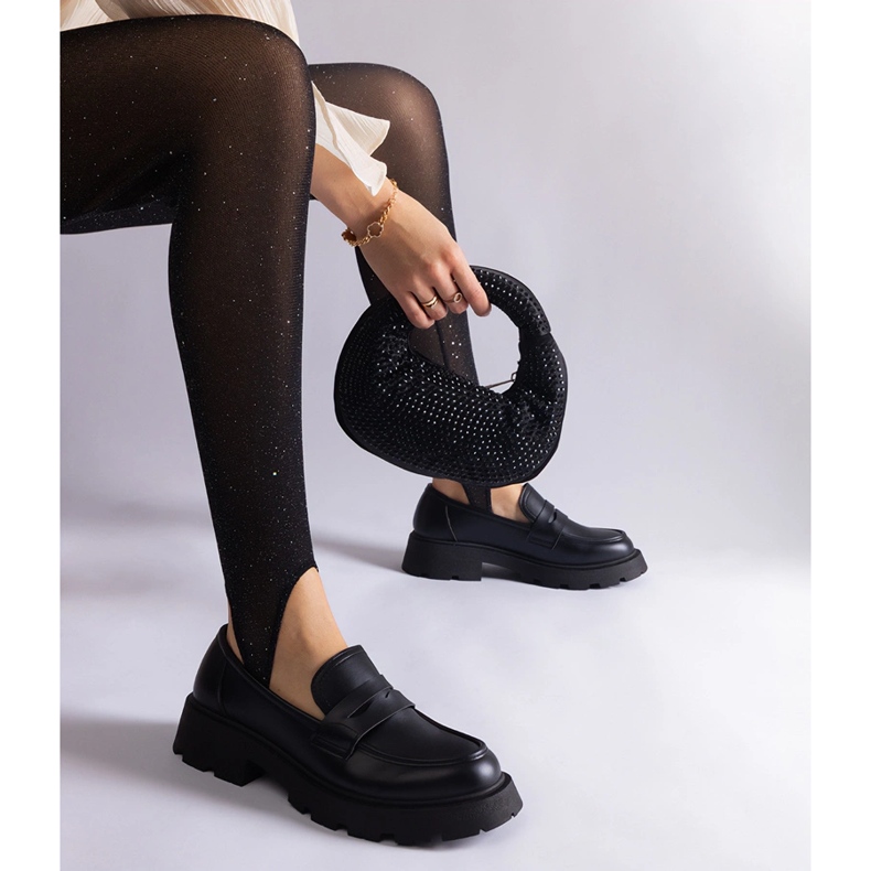Mocassini neri da donna realizzati in ecopelle nero 1