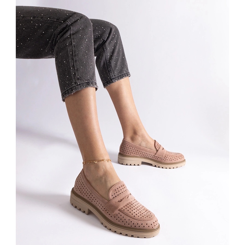 Mocassini traforati rosa realizzati in eco suede 1