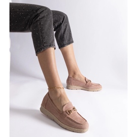 Mocassine femminili rosa con Eco Suede con una catena 1