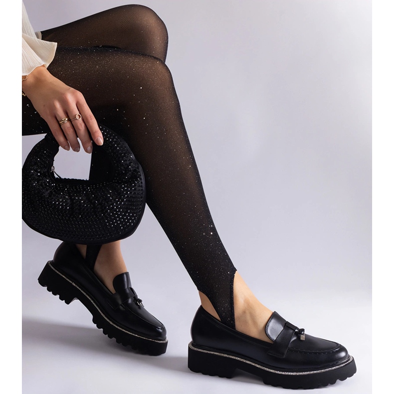 Mocassini neri con eco in pelle con un ornamento nero 2