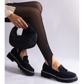 Mocassine nere della pelle in pelle scamosciata con un ornamento nero 2