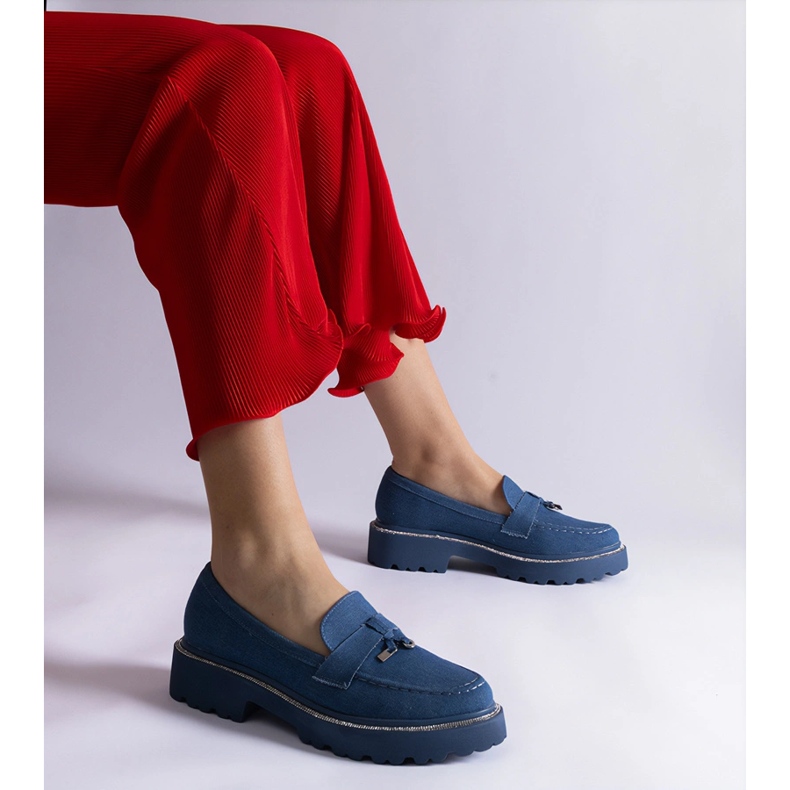 Mocassini in denim blu con un ornamento 1