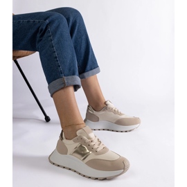 Sneaker beige con plateau 1