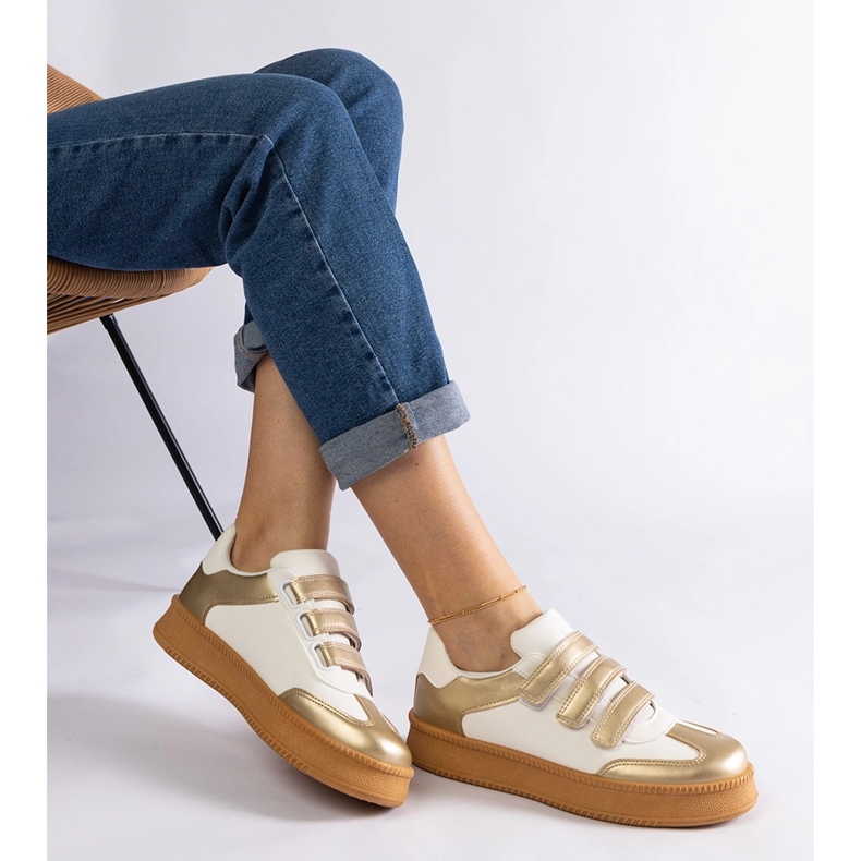 Sneakers dorate con chiusura in velcro d'oro 2