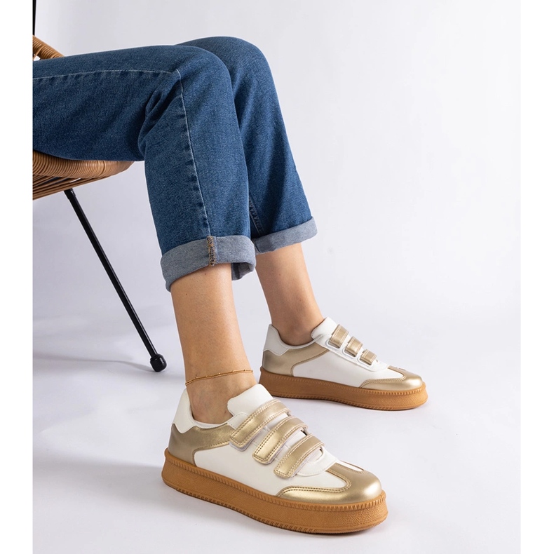 Sneakers dorate con chiusura in velcro d'oro 1