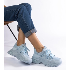 Sneaker sportive blu con suola massiccia 2