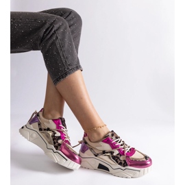 Sneakers rosa decorate con un filo di zirconi 2