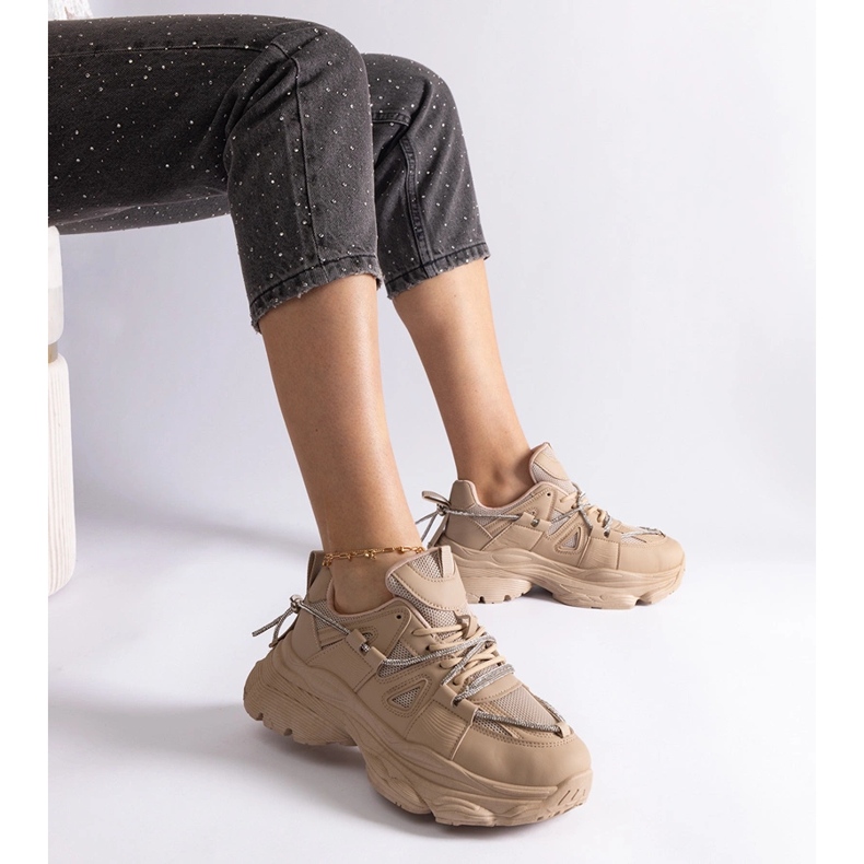 Sneakers sportive da donna di colore beige scuro 1