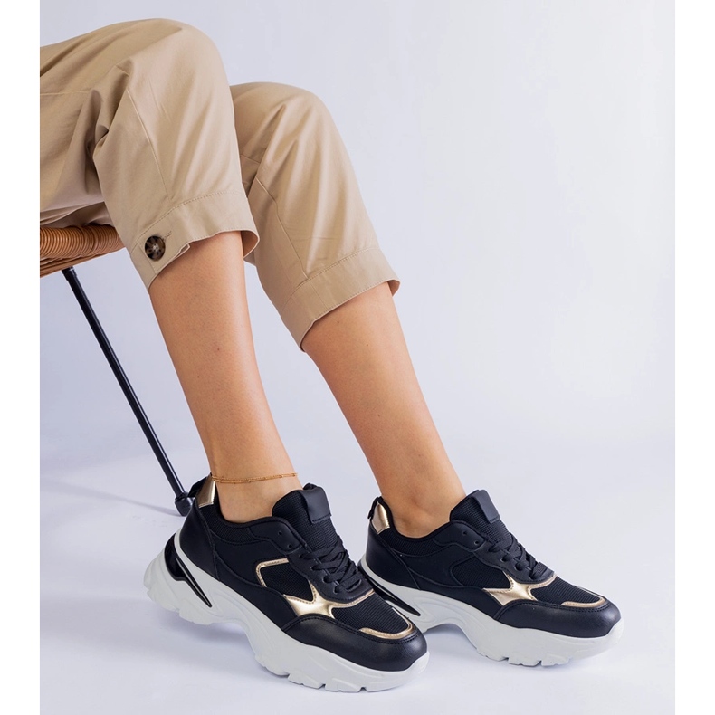Sneakers nere su una suola massiccia nero 2