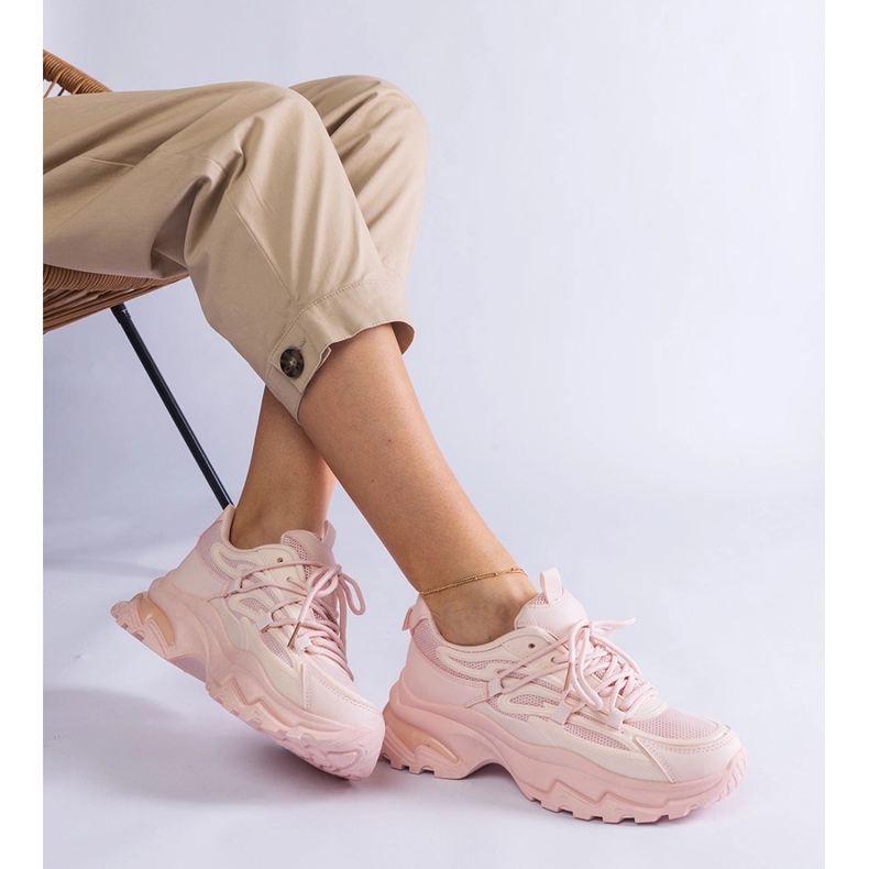 Sneaker sportive rosa con suola massiccia 2