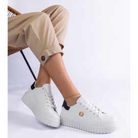 Sneaker bianche e bianche su una suola spessa bianco 1