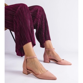 Sandali rosa chiaro su un post basso 1