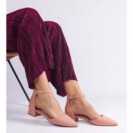 Sandali rosa chiaro su un post basso 2