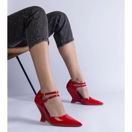 Pompe rosse verniciate al cuneo con fibbie rosso 1