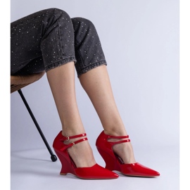 Pompe rosse verniciate al cuneo con fibbie rosso 2