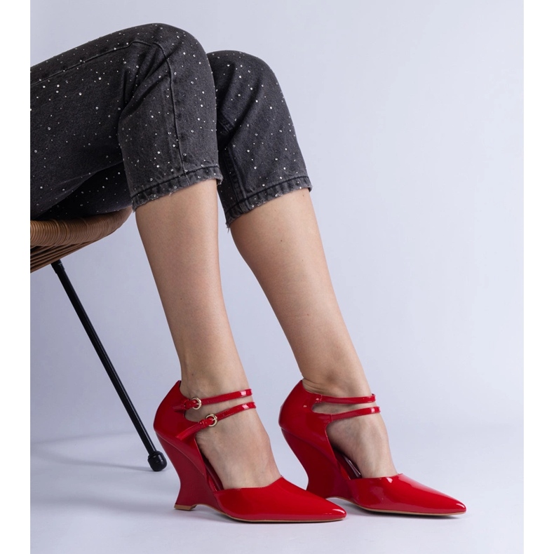 Pompe rosse verniciate al cuneo con fibbie rosso 2