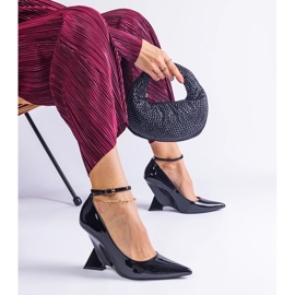 Pompe nere Laccate con zeppe nero 1