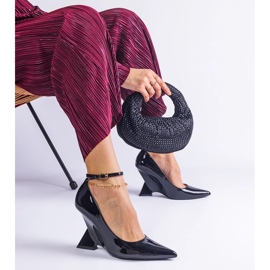 Pompe nere Laccate con zeppe nero 2