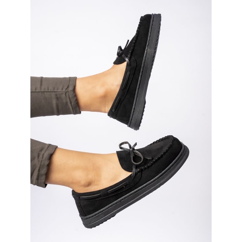 Mocassine in pelle scamosciata nera femminile con un arco nero 1
