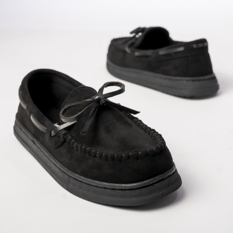 Mocassine in pelle scamosciata nera femminile con un arco nero 2