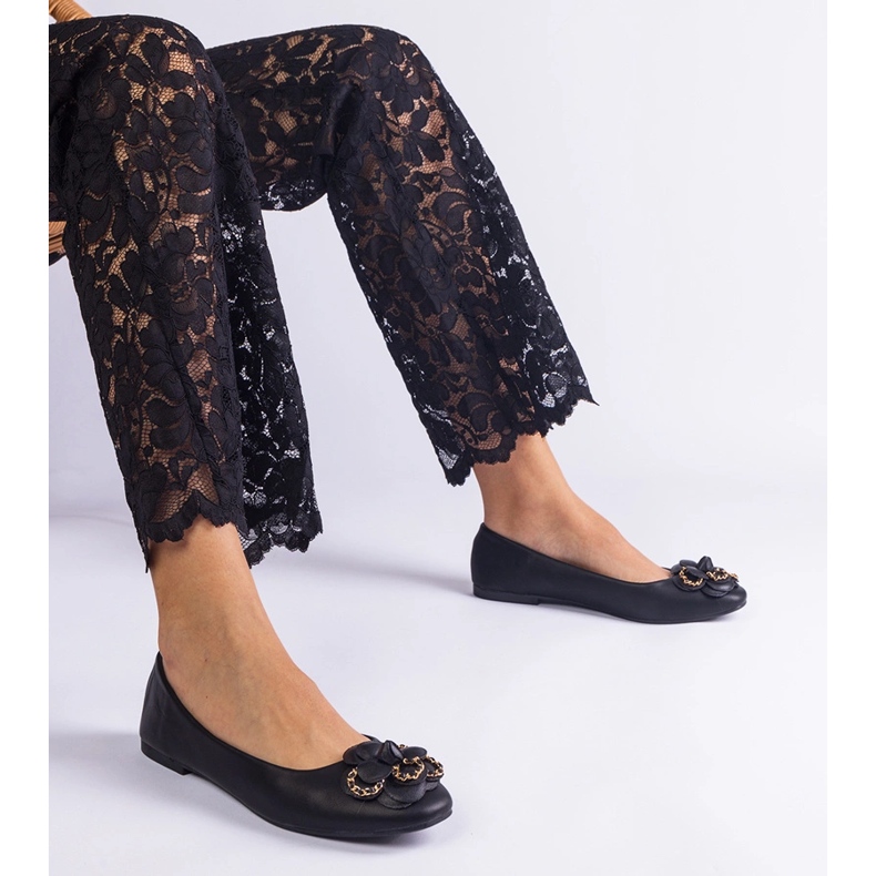 Ballerine nere decorate con un fiore nero 1