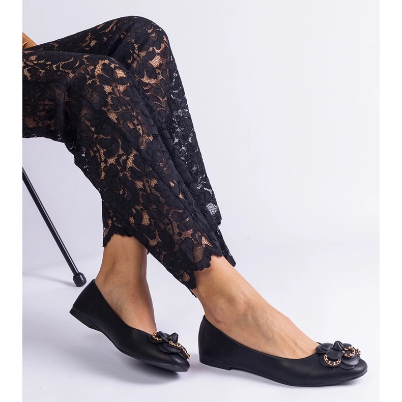 Ballerine nere decorate con un fiore nero 2