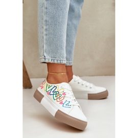 Sneaker femminili nei cuori bianchi bianca 2