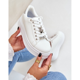 Sneaker in pelle ecota con spille bianche e argento bianco 2