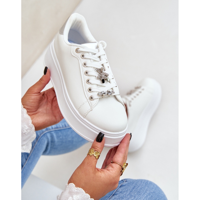 Sneaker in pelle ecota con spille bianche e argento bianca 2