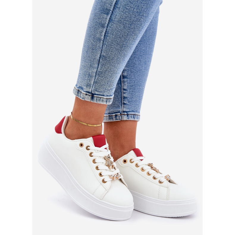 Sneaker in pelle ecota con spille bianche e rosse bianco 1