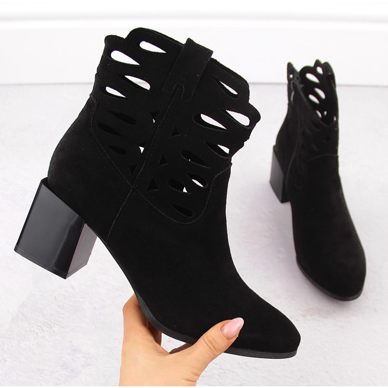M. DASZYŃSKI Stivali da donna sul post in pelle scamosciata di Black Openwork nero 1