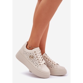 Sneaker openwork con beige di dettaglio dorato 1