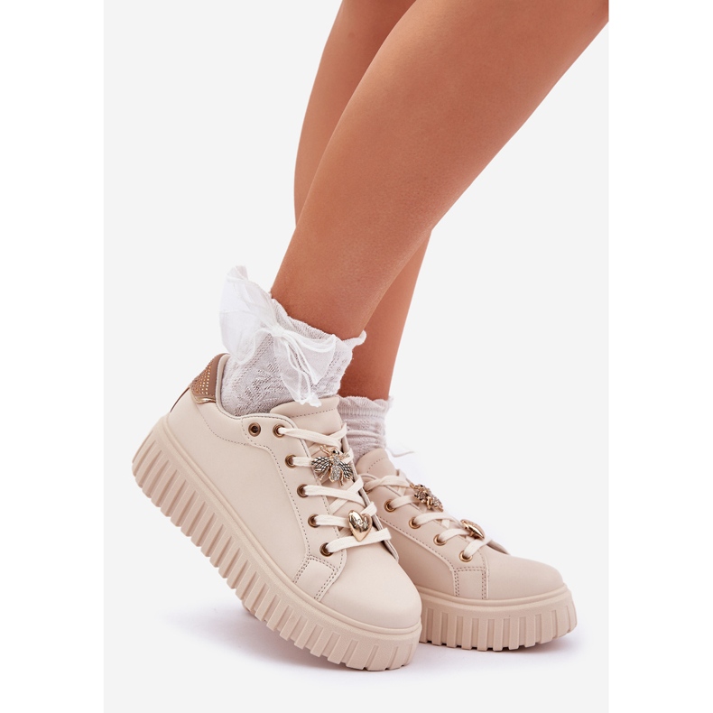 Sneaker da donna con pin beige 1