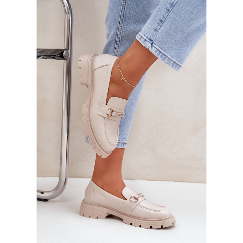 Mocassini da donna classici con beige in pelle ecota con un ornamento 2