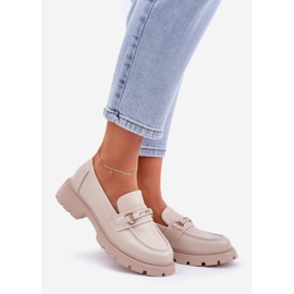 Mocassini da donna classici con beige in pelle ecota con un ornamento 1