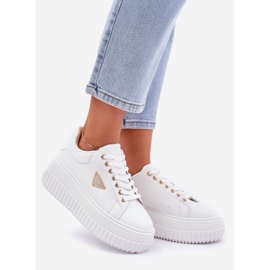 Sneaker eleganti su un'enorme piattaforma bianca 1