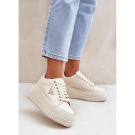 Sneaker eleganti su un'enorme piattaforma beige leggera 2
