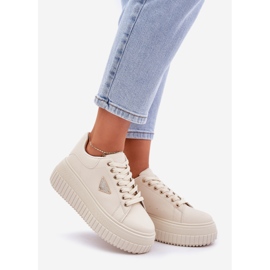 Sneaker eleganti su un'enorme piattaforma beige leggera 1