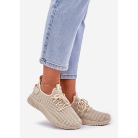 Slip femminile -up nelle scarpe sportive beige 1